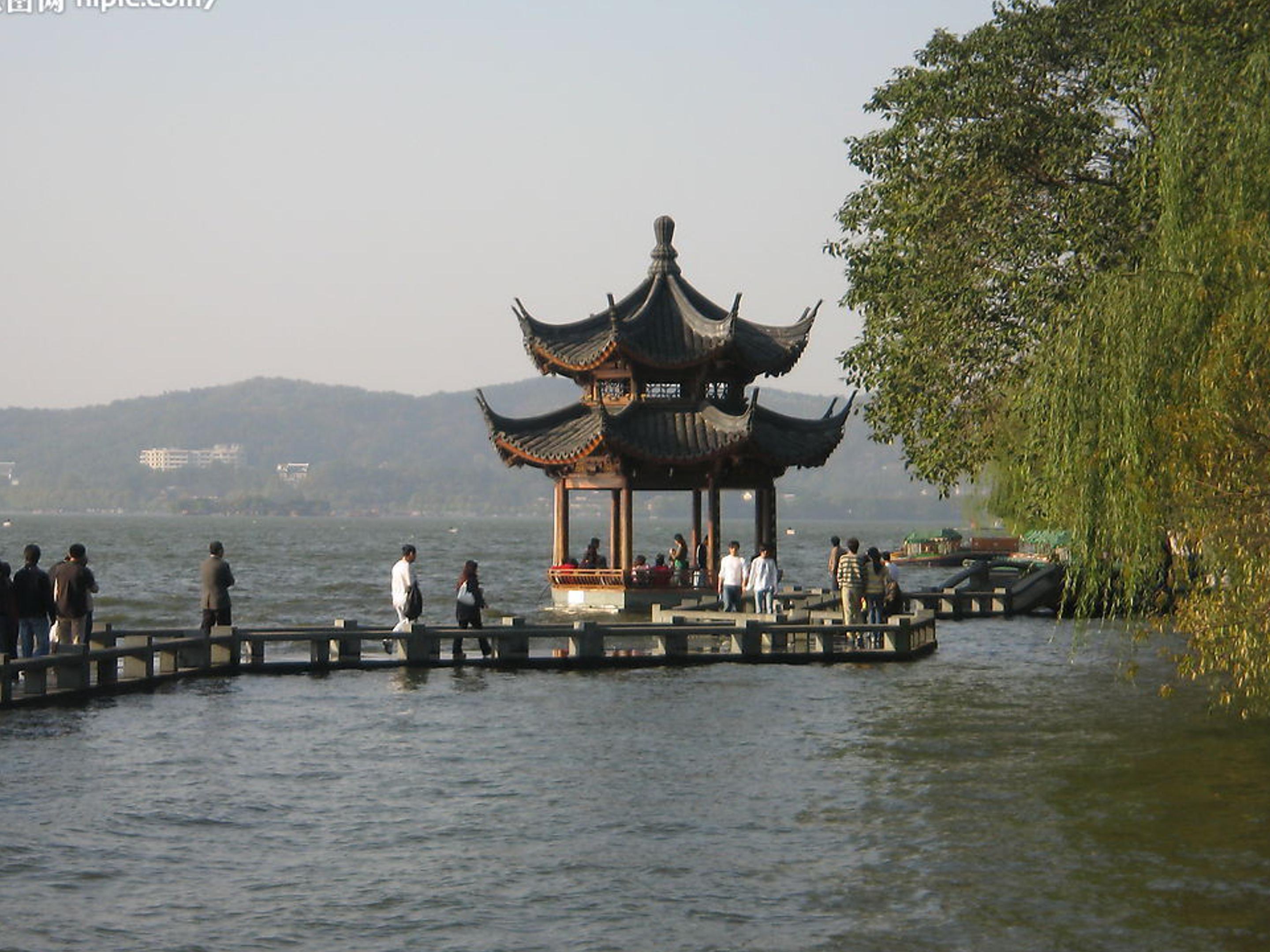 饮湖上初晴后雨ppt模板