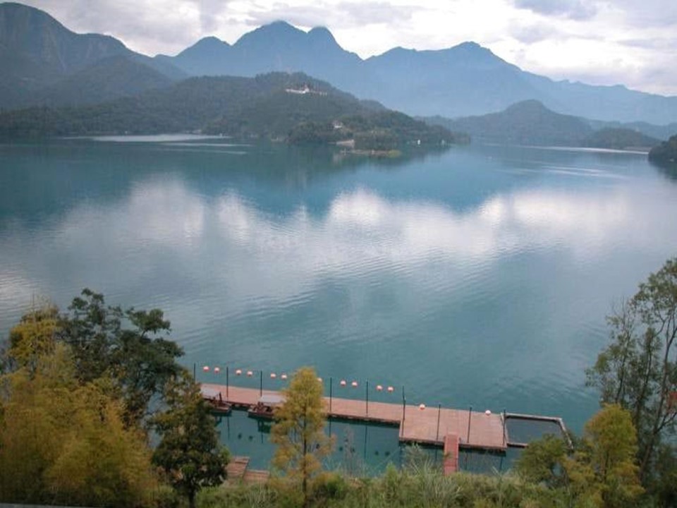 小学语文日月潭课件ppt模板