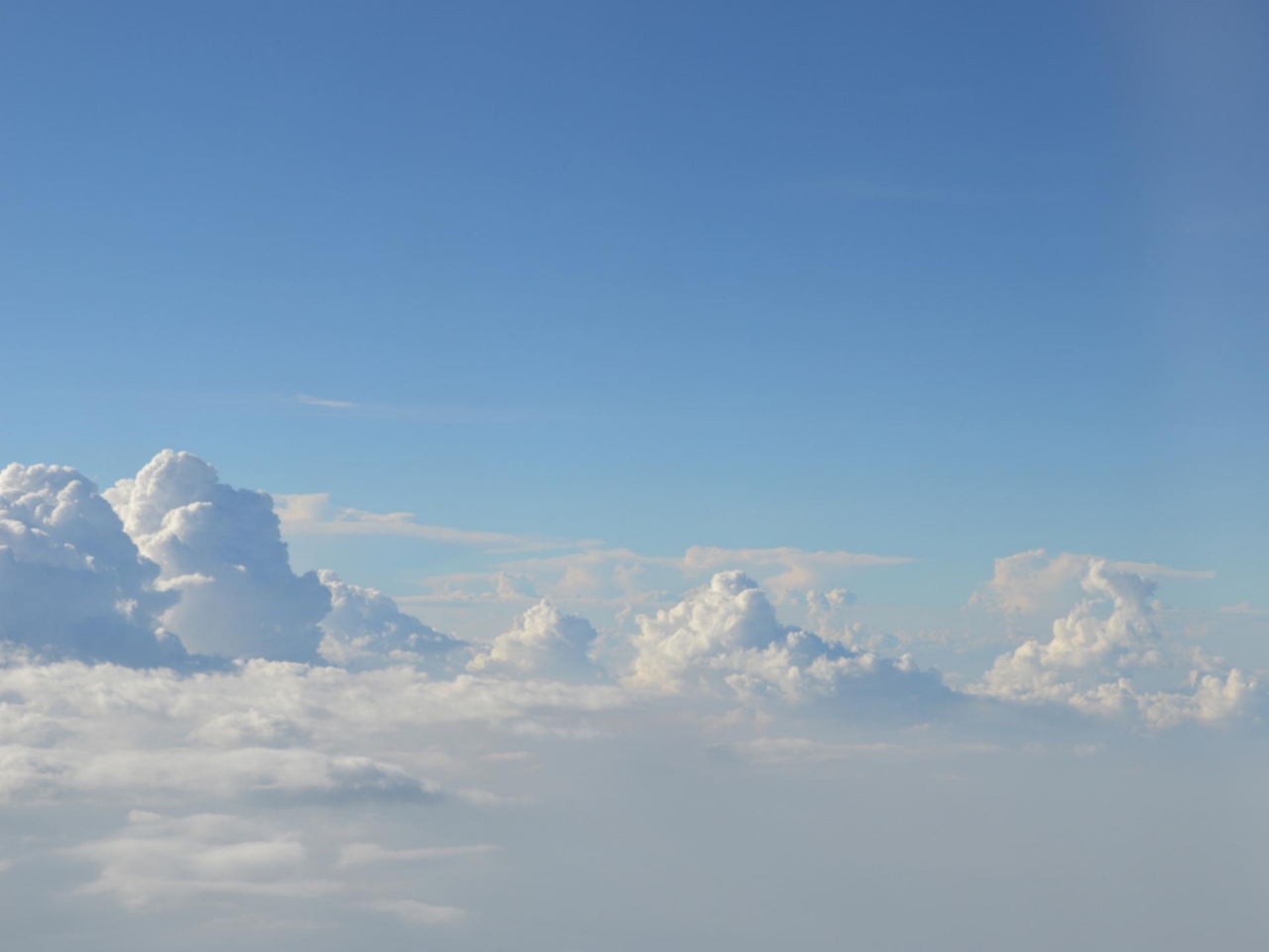 蓝天云海ppt背景图片下载