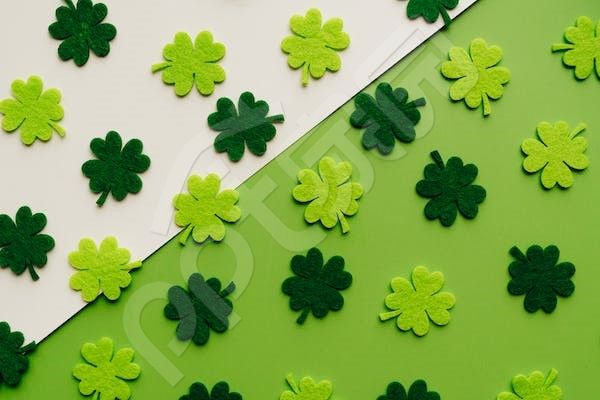 四叶草清新PPT模板背景