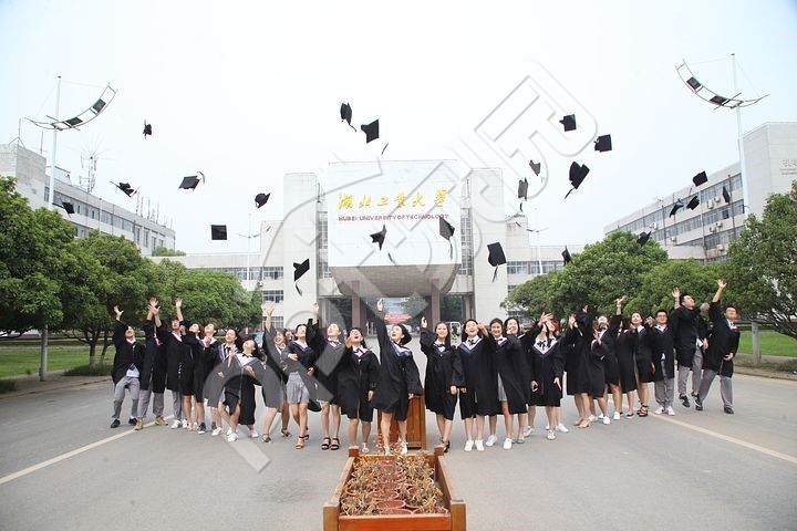 蓝色天空毕业答辩PPT背景图片