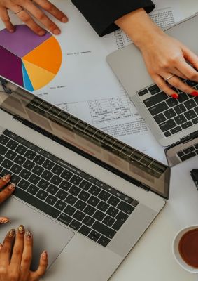 投资案例工作汇报PPT背景图片
