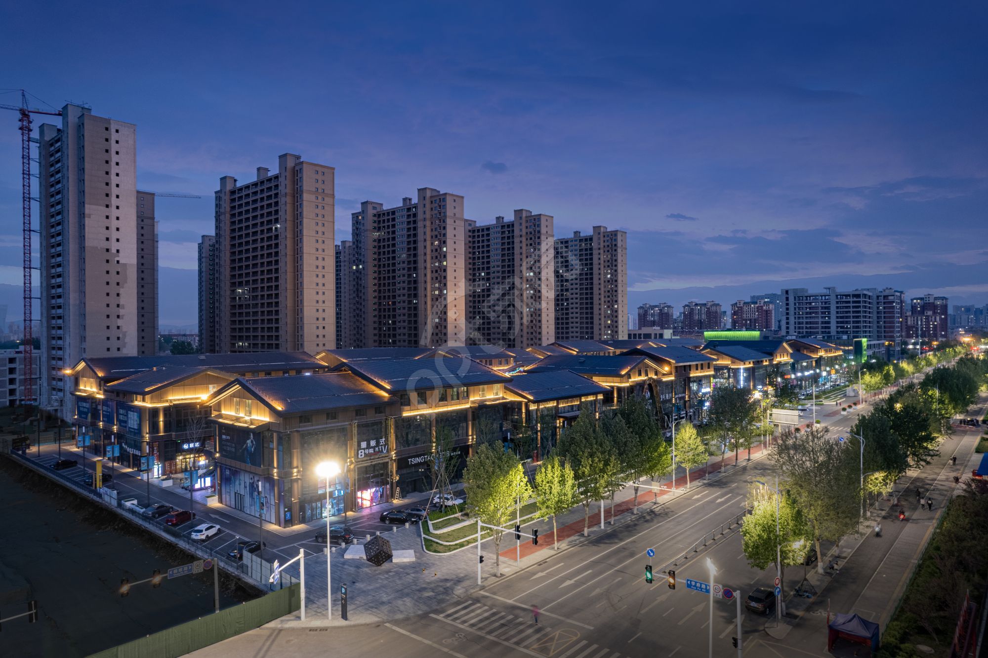 现代城市建筑夜景高清背景图片