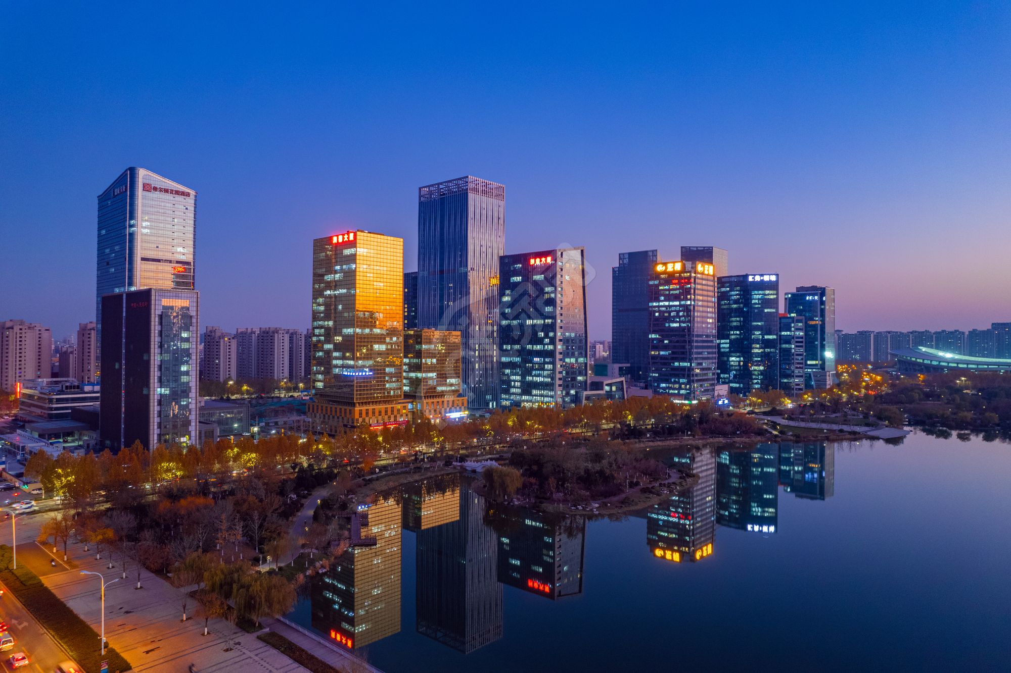 简约高层建筑PPT背景图片