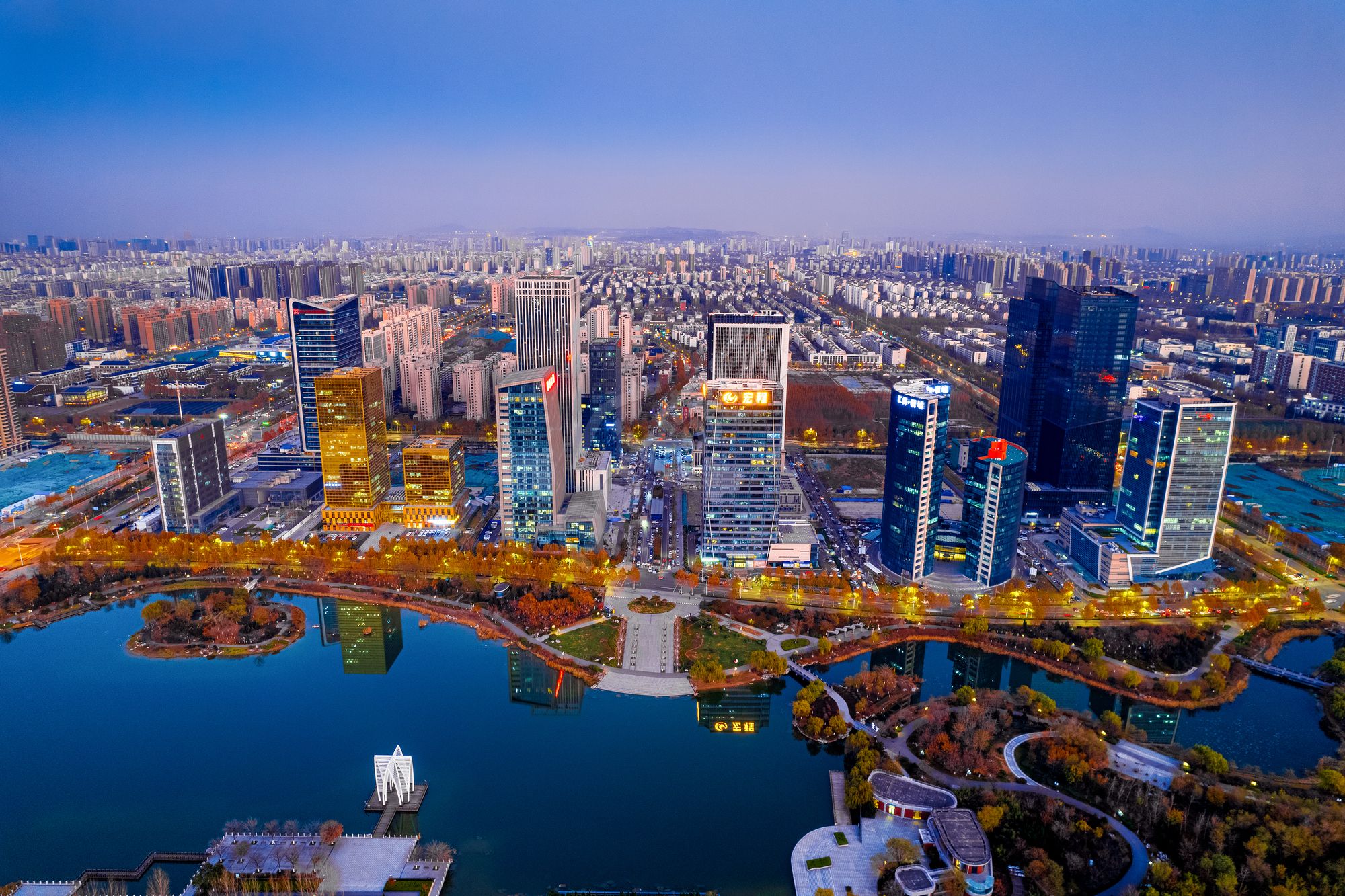 简约高层建筑PPT背景图片