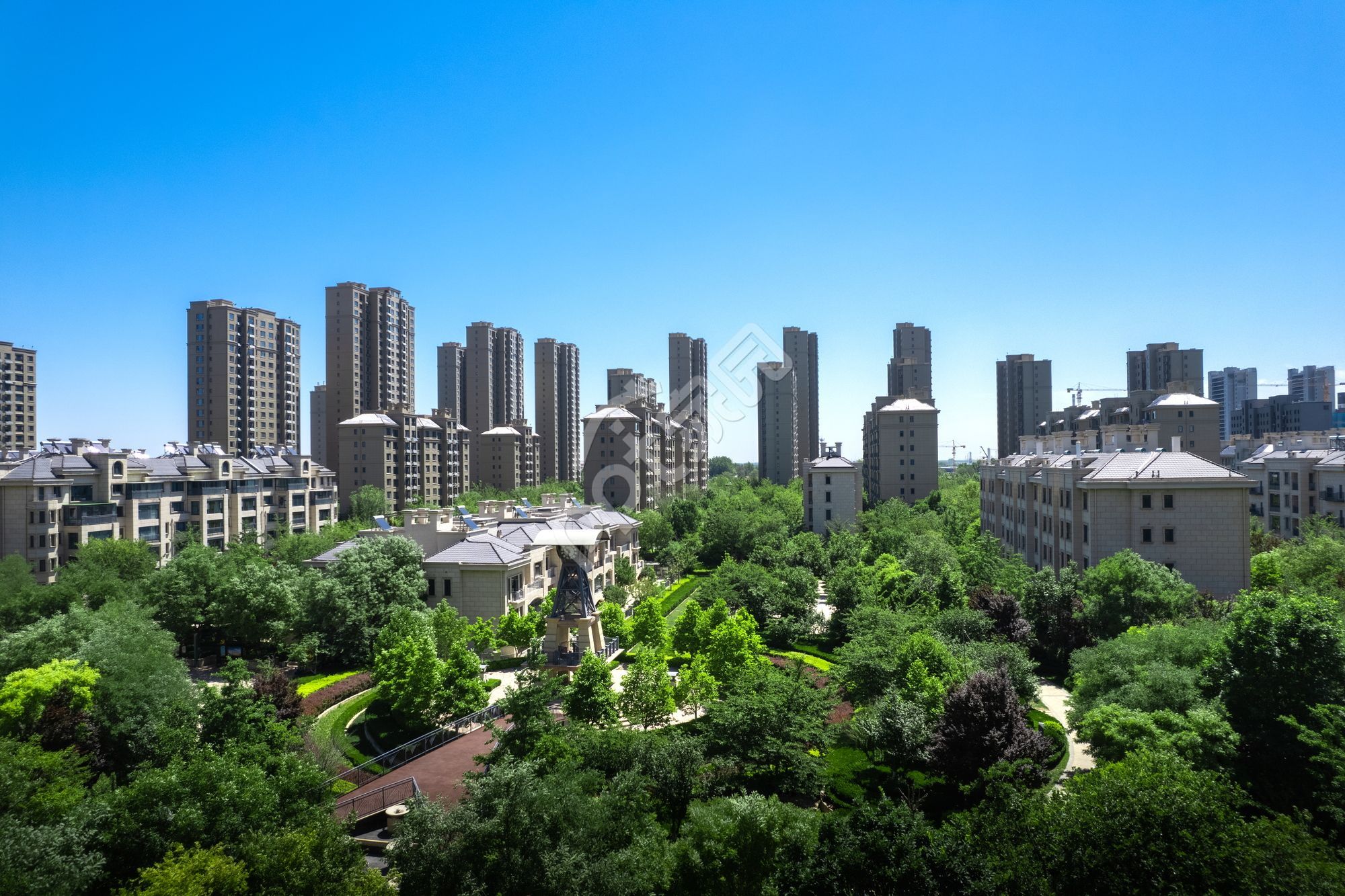 商务大气城市建筑PPT背景图片