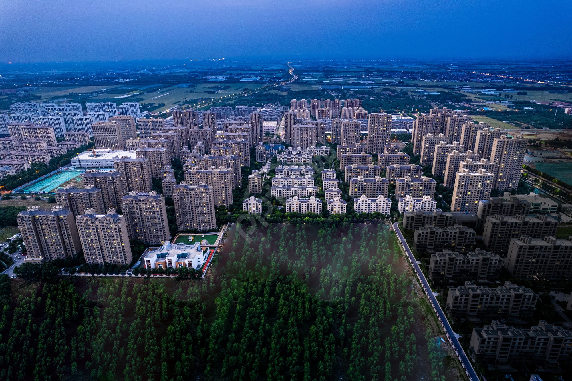 高级城市商业建筑PPT背景图片