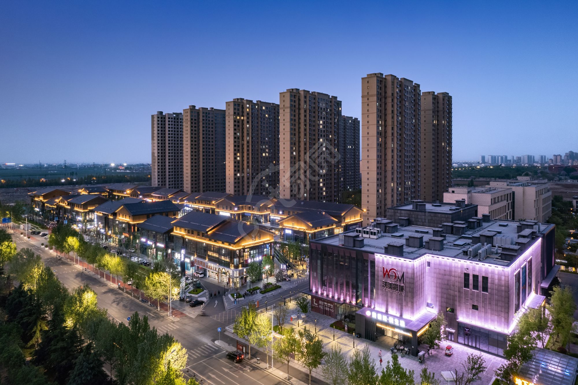 现代城市建筑夜景高清背景图片