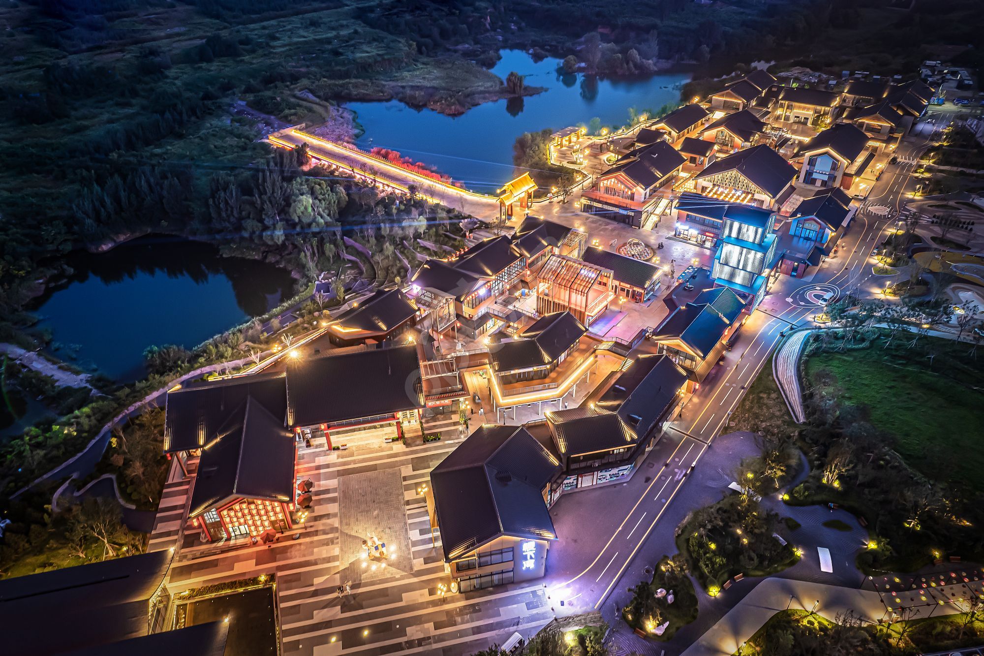 环城湖夜景城市建筑灯光风景图片