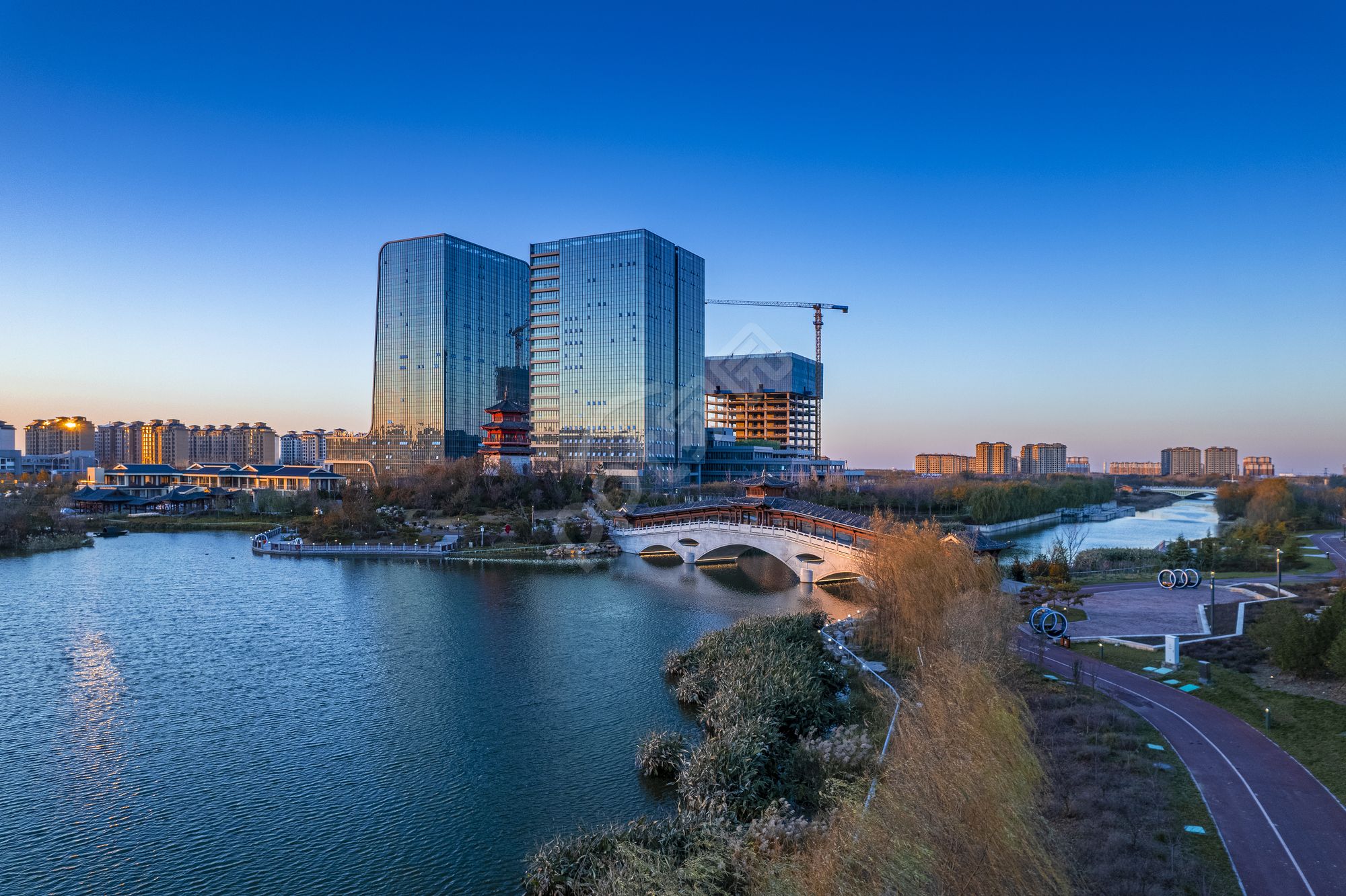 高级城市商业建筑PPT背景图片