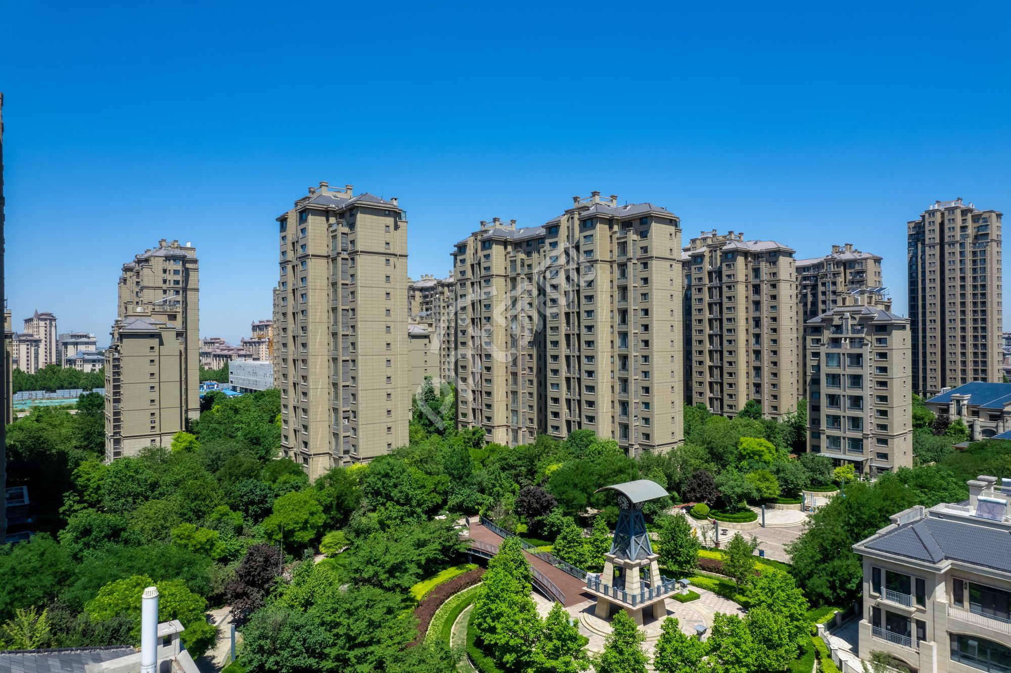 商务大气城市建筑PPT背景图片