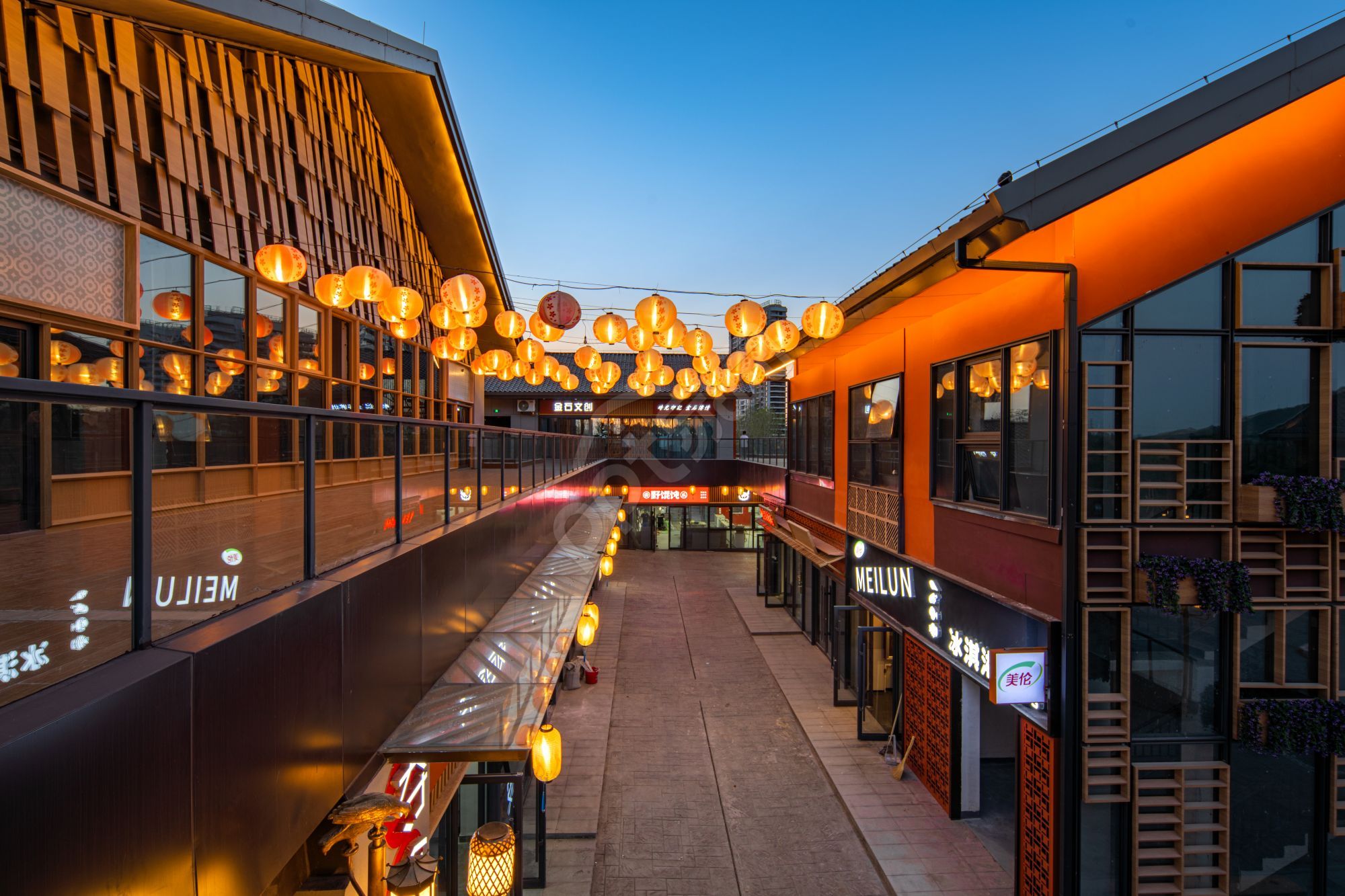城市古风街道建筑商务合作PPT背景图片