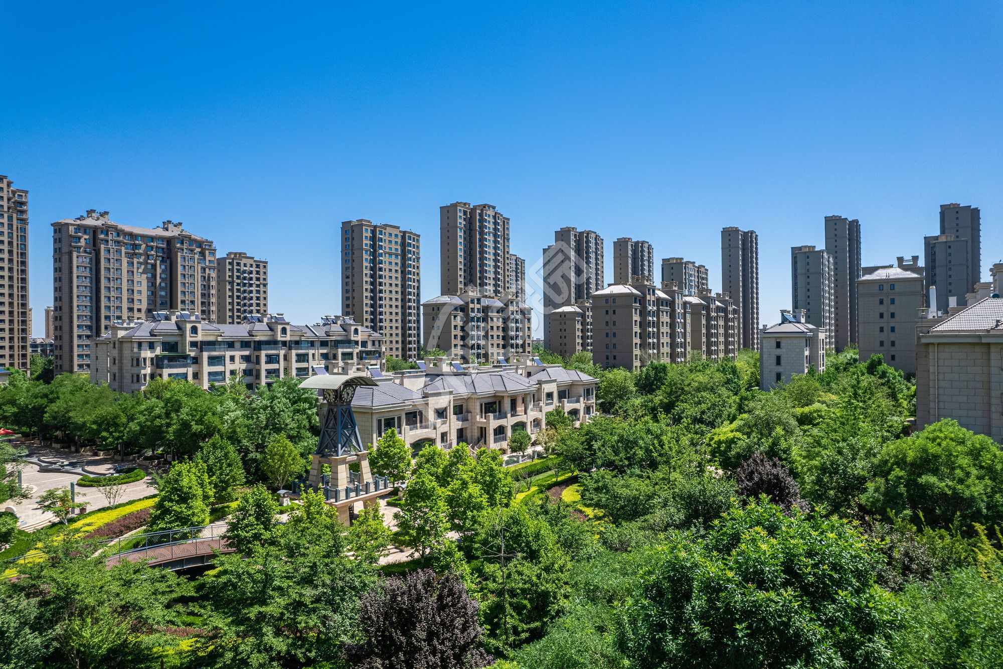 商务大气城市建筑PPT背景图片