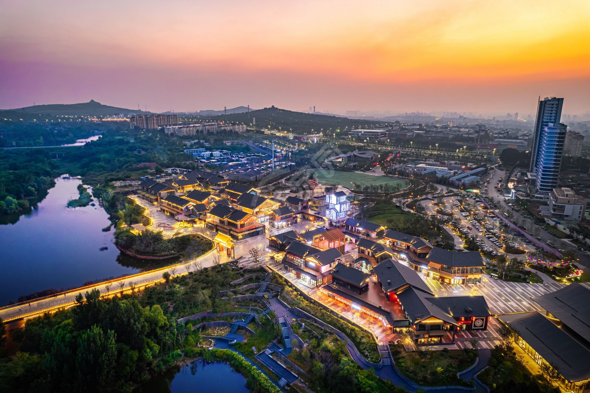 环城湖夜景城市建筑灯光风景图片