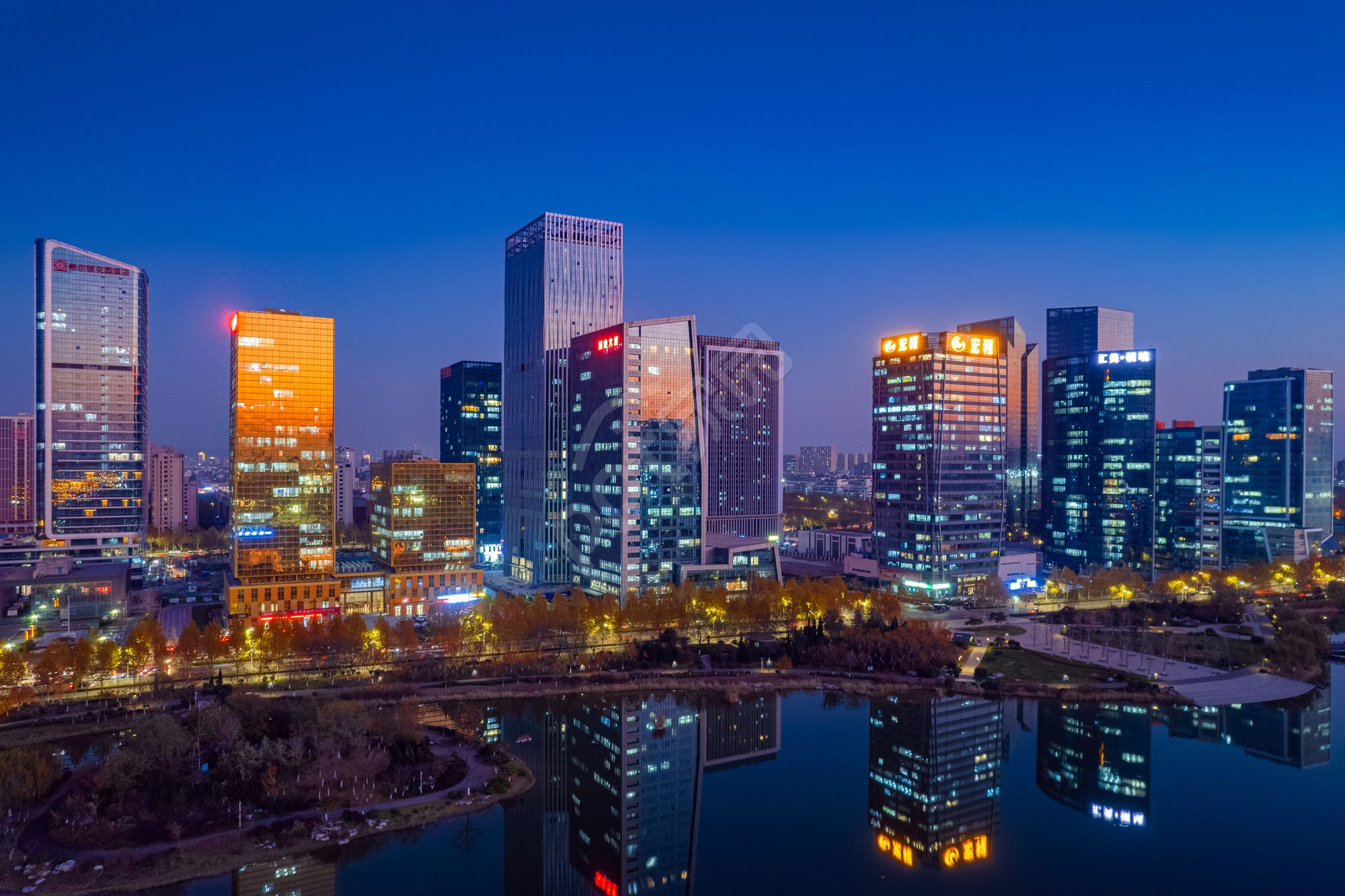 简约高层建筑PPT背景图片
