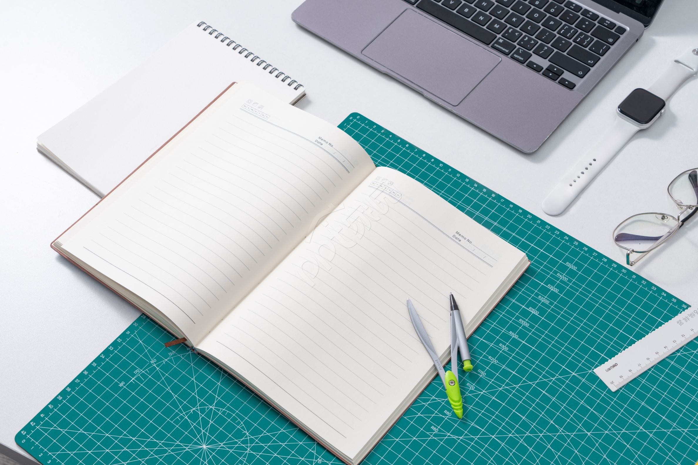 商务员工绩效考核ppt背景图片