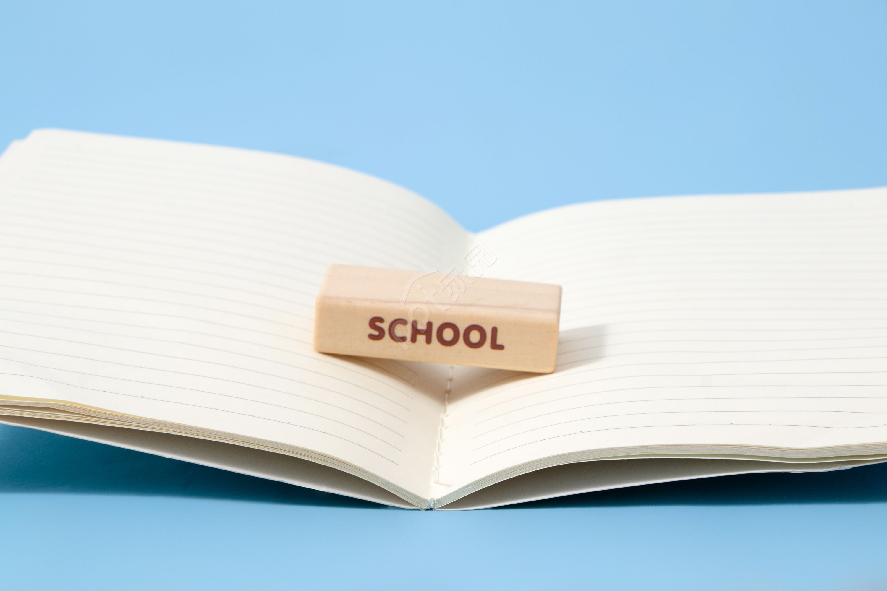 蓝色商务简约大气PPT背景图模板