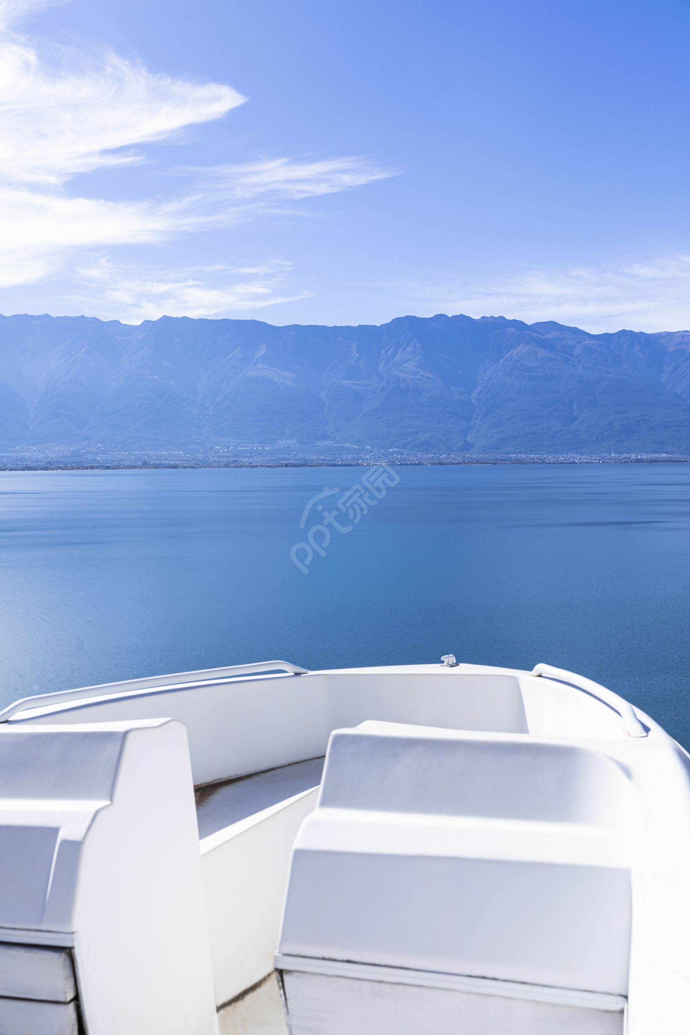 商务小船PPT背景图模板