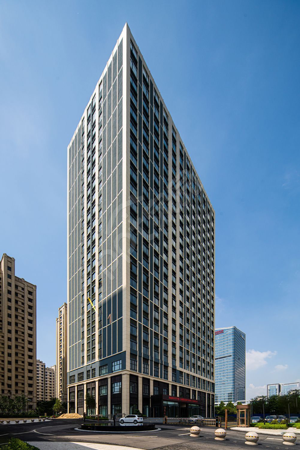 高端商务写字楼ppt背景